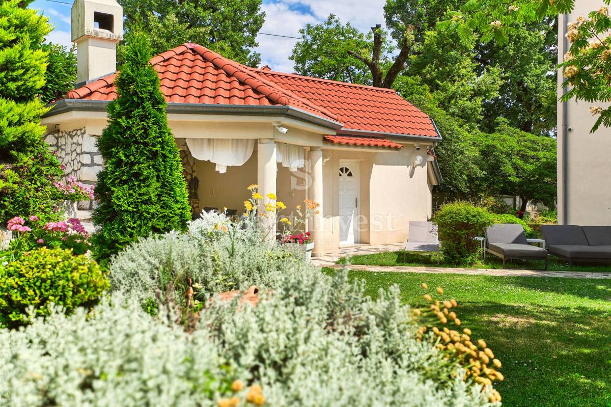 ABBAZIA, Villa con vista mare e ampio giardino, in vendita