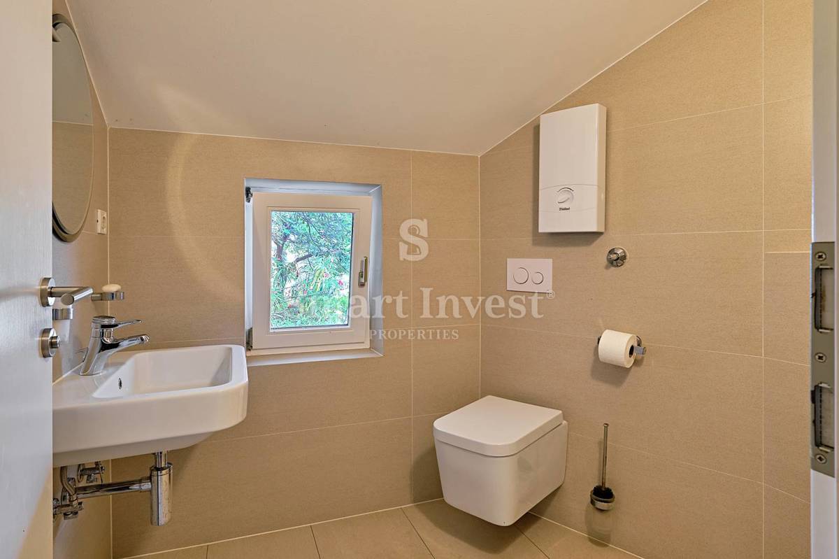 ABBAZIA, Villa con vista mare e ampio giardino, in vendita