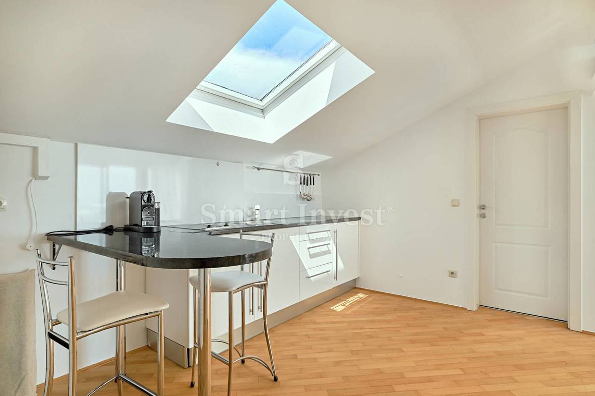 ABBAZIA, Villa con vista mare e ampio giardino, in vendita