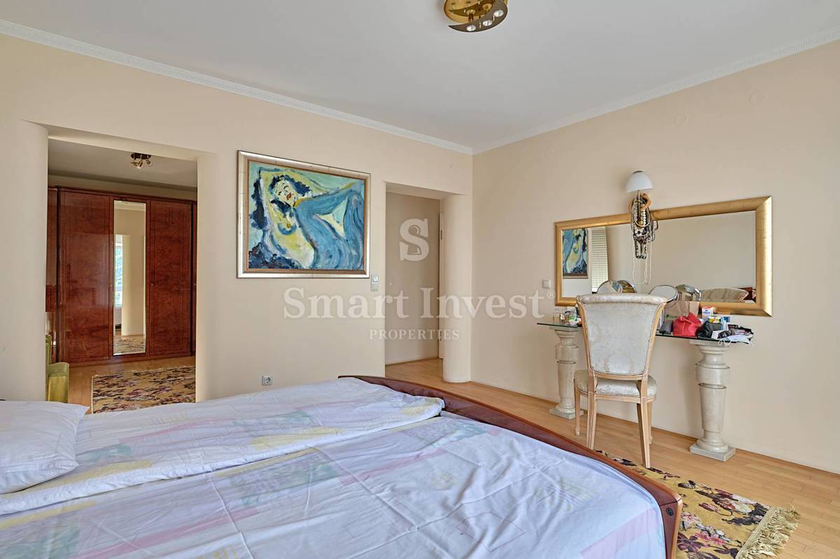 ABBAZIA, Villa con vista mare e ampio giardino, in vendita