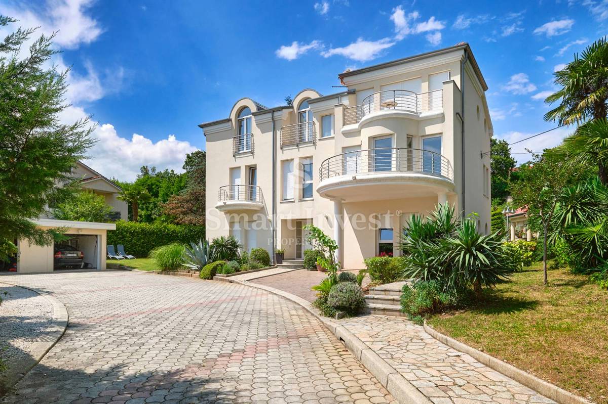 ABBAZIA, Villa con vista mare e ampio giardino, in vendita