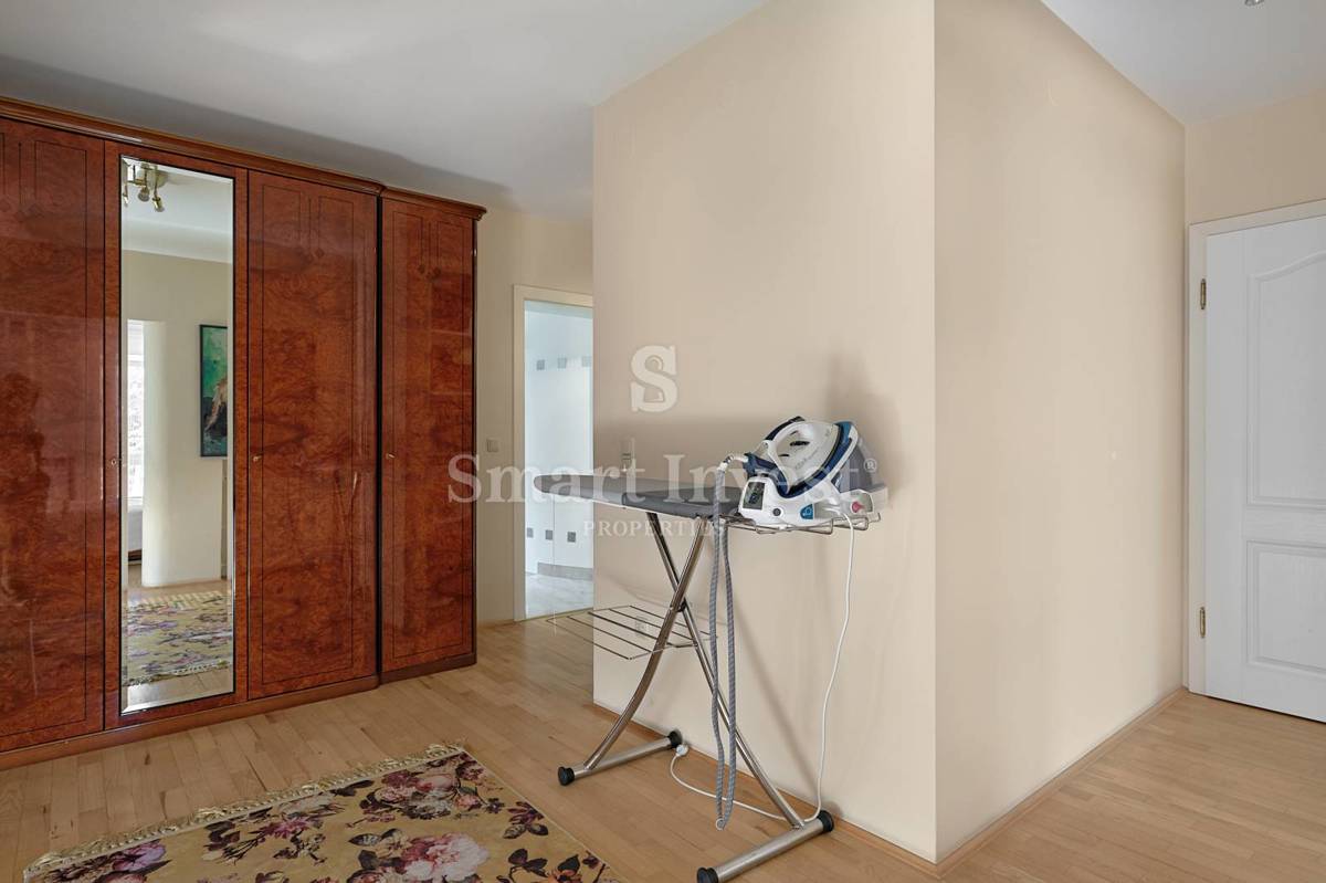 ABBAZIA, Villa con vista mare e ampio giardino, in vendita