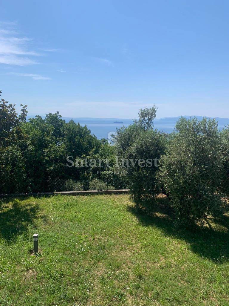 ABBAZIA, villa con piscina, vista panoramica sul mare e ampio giardino