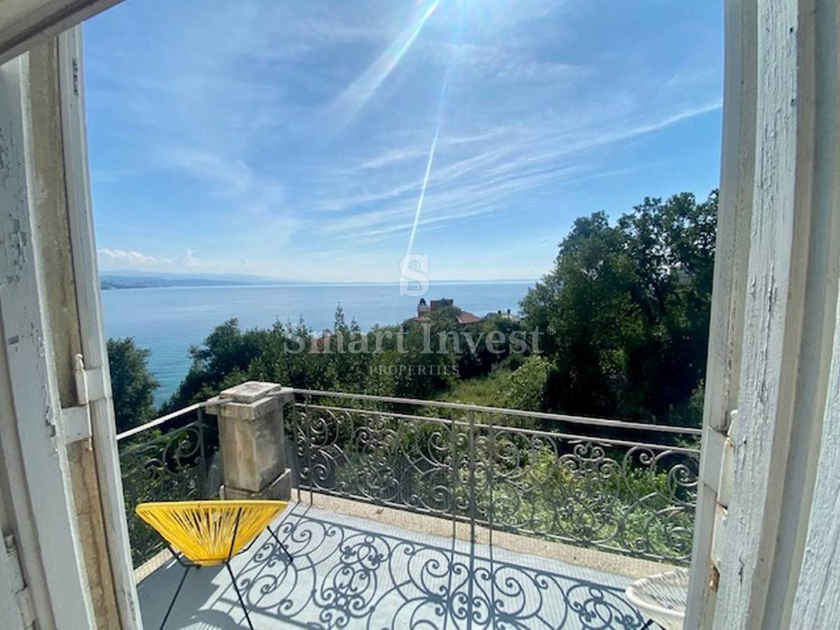 ABBAZIA, appartamento duplex fronte mare, in vendita