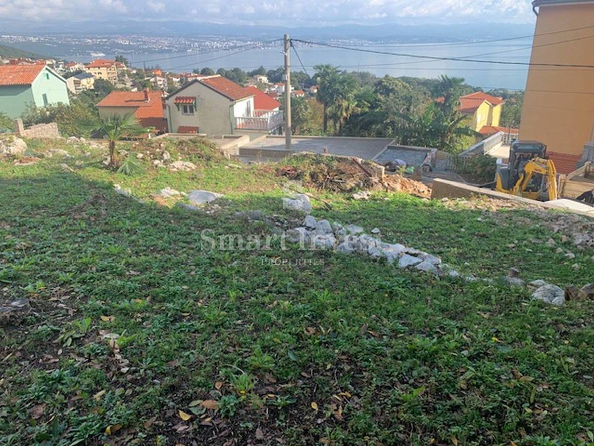 ABBAZIA - IKA, terreno edificabile con splendida vista mare