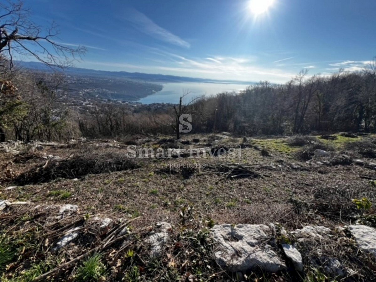 ABBAZIA - BREGI, terreno edificabile di 5208 m2 con vista mare