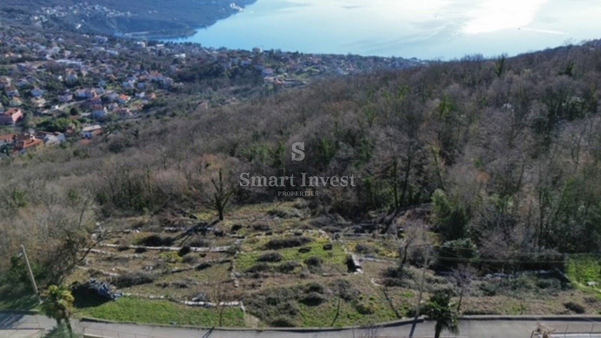 ABBAZIA - BREGI, terreno edificabile di 5208 m2 con vista mare