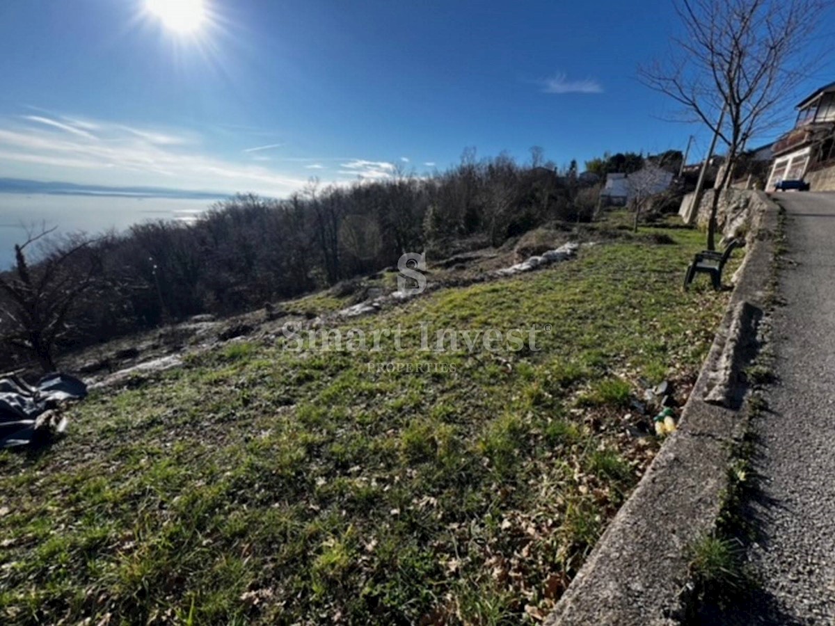 ABBAZIA - BREGI, terreno edificabile di 5208 m2 con vista mare