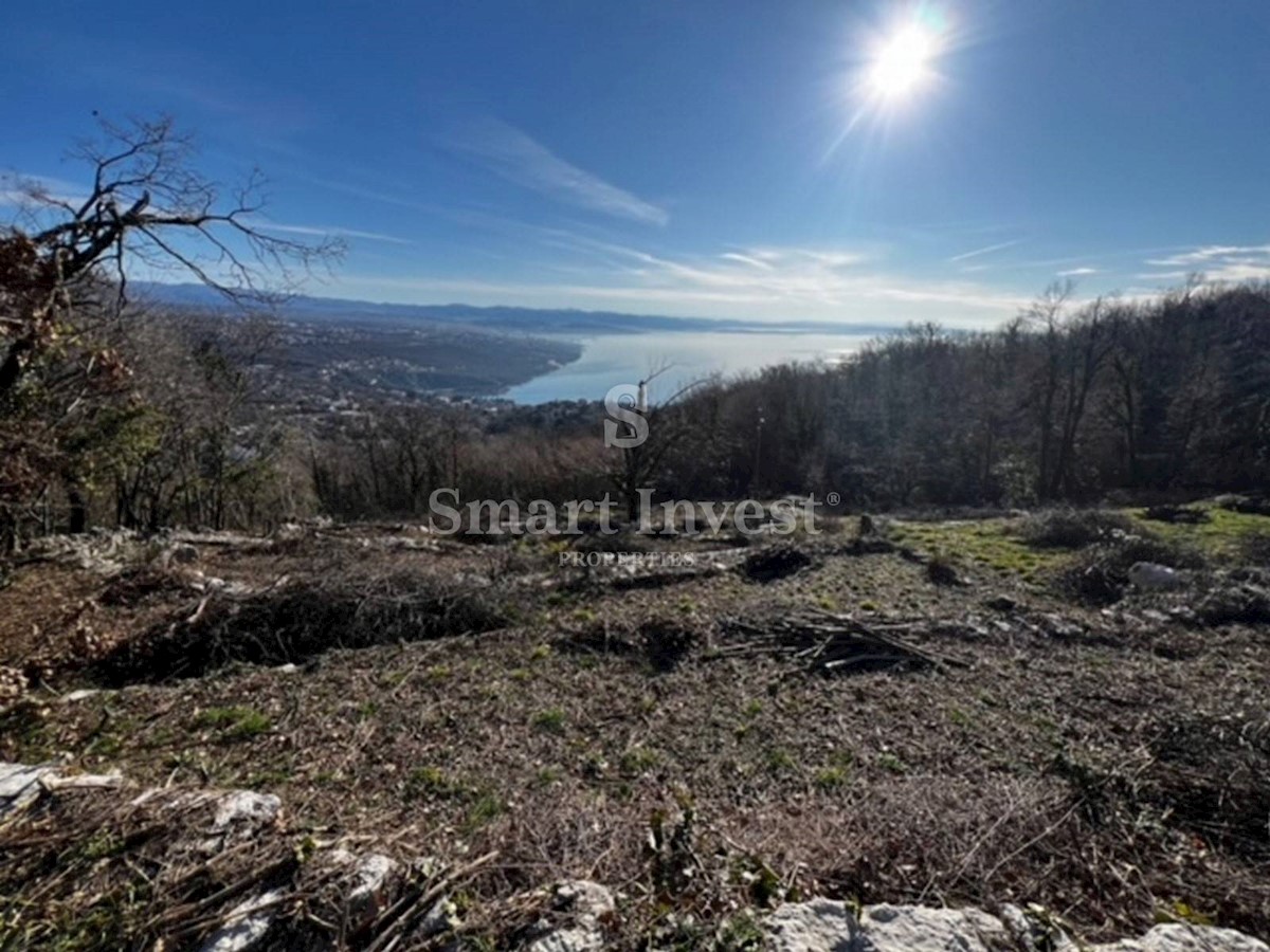 ABBAZIA - BREGI, terreno edificabile di 5208 m2 con vista mare