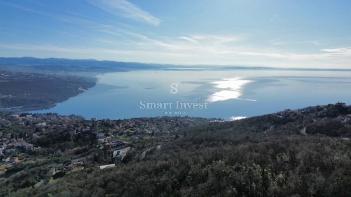 ABBAZIA - BREGI, terreno edificabile di 5208 m2 con vista mare