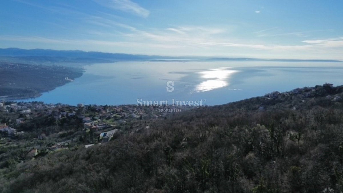 ABBAZIA - BREGI, terreno edificabile di 5208 m2 con vista mare