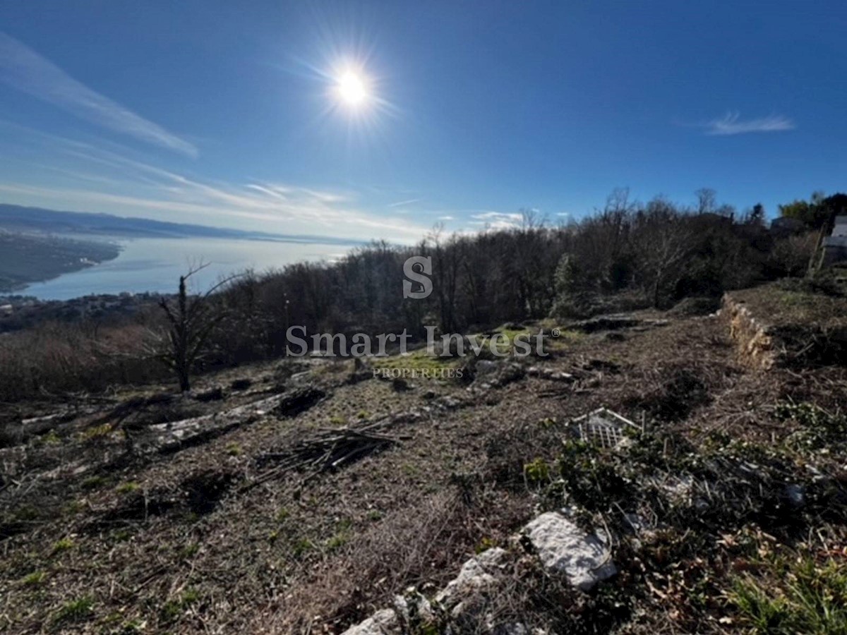 ABBAZIA - BREGI, terreno edificabile di 5208 m2 con vista mare