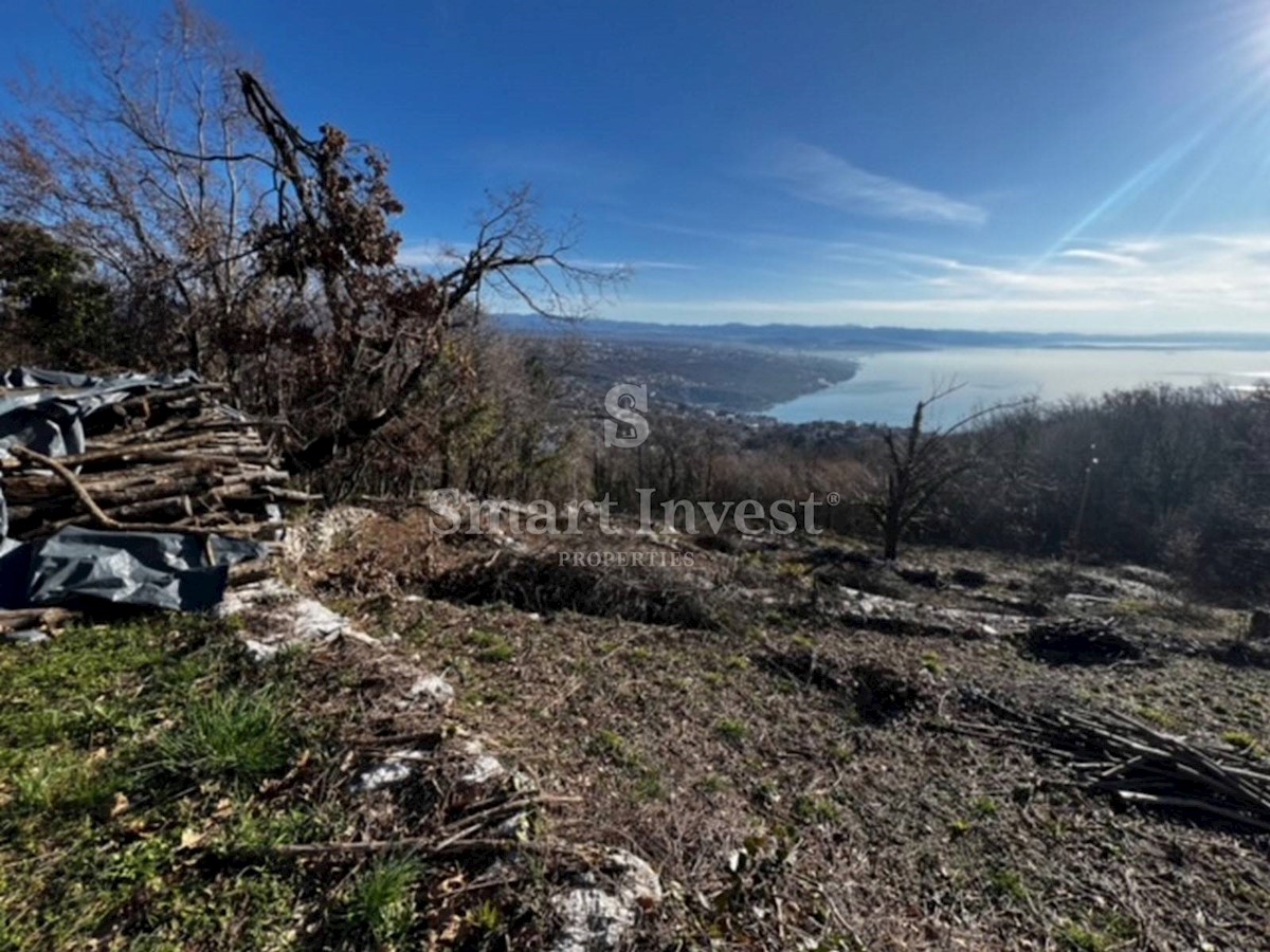 ABBAZIA - BREGI, terreno edificabile di 5208 m2 con vista mare