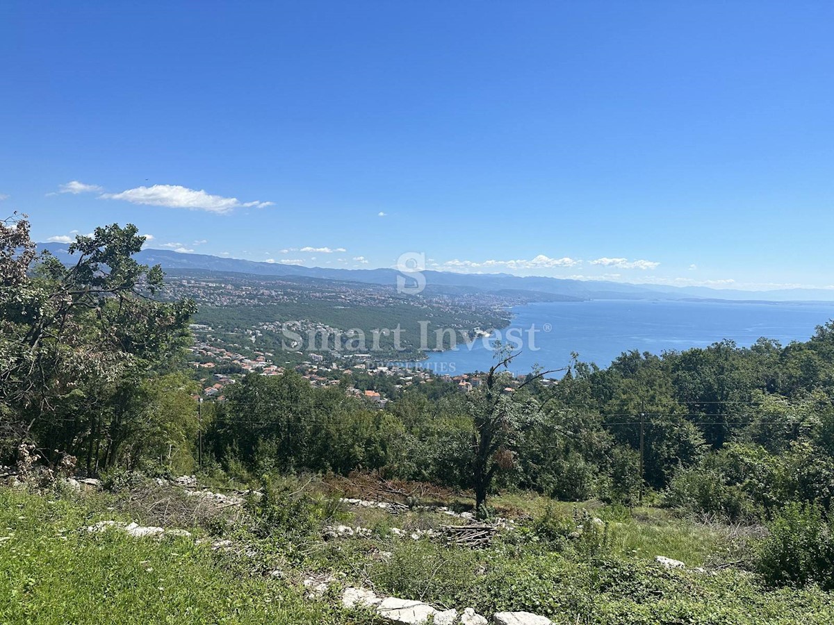 ABBAZIA - BREGI, terreno edificabile di 5208 m2 con vista mare