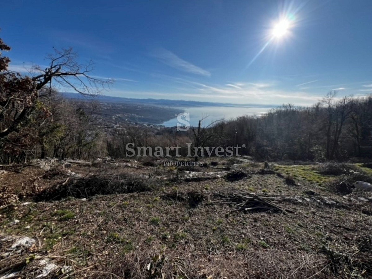 ABBAZIA - BREGI, terreno edificabile di 5208 m2 con vista mare