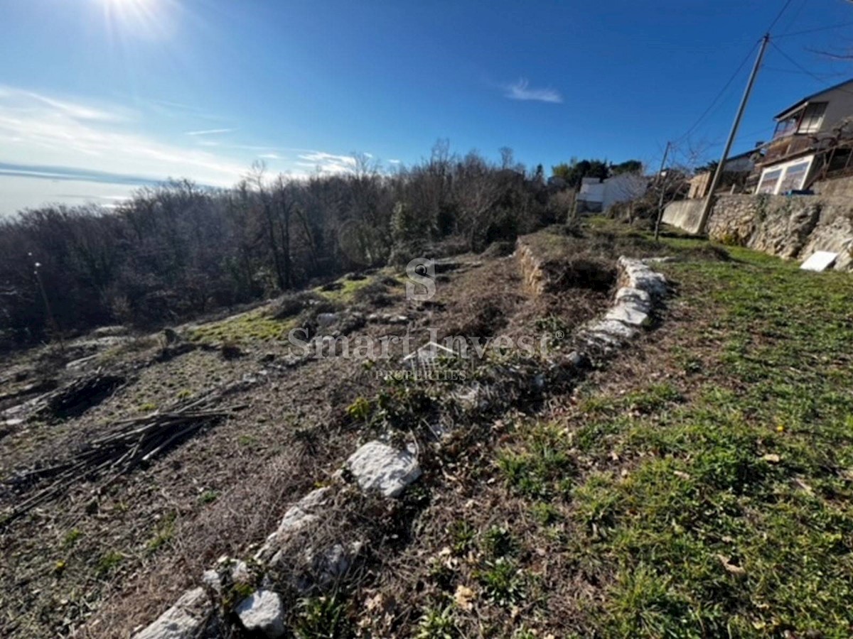 ABBAZIA - BREGI, terreno edificabile di 5208 m2 con vista mare