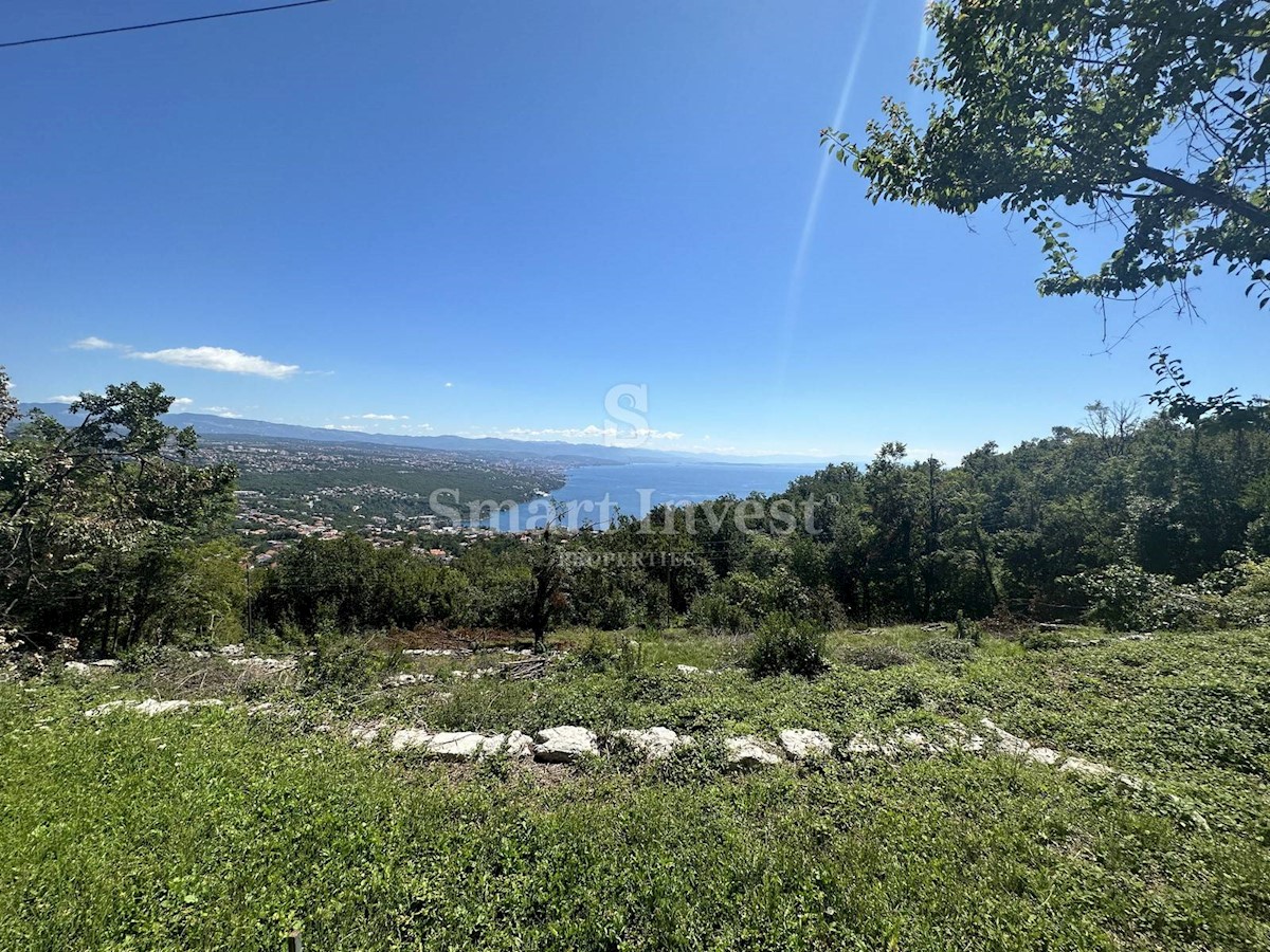 ABBAZIA - BREGI, terreno edificabile di 5208 m2 con vista mare