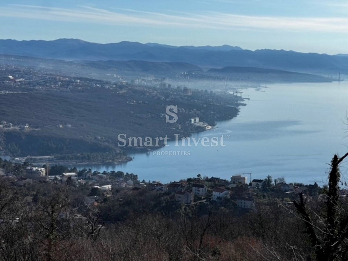 ABBAZIA - BREGI, terreno edificabile di 5208 m2 con vista mare