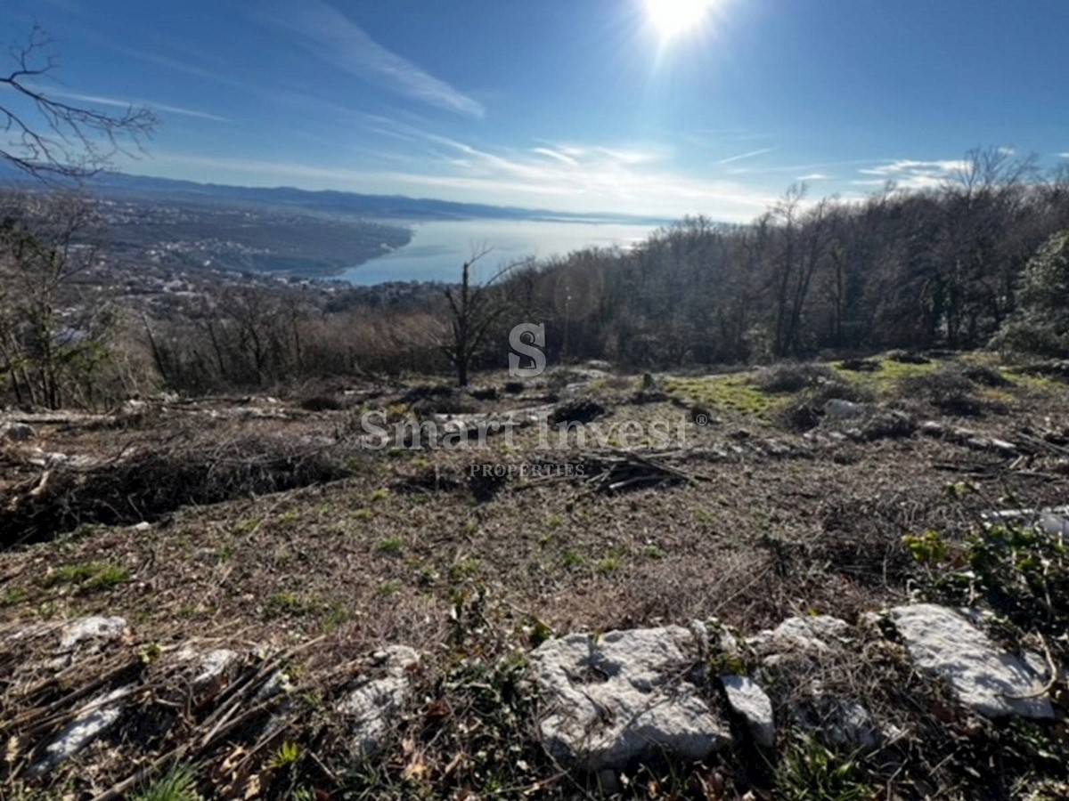 ABBAZIA - BREGI, terreno edificabile di 5208 m2 con vista mare