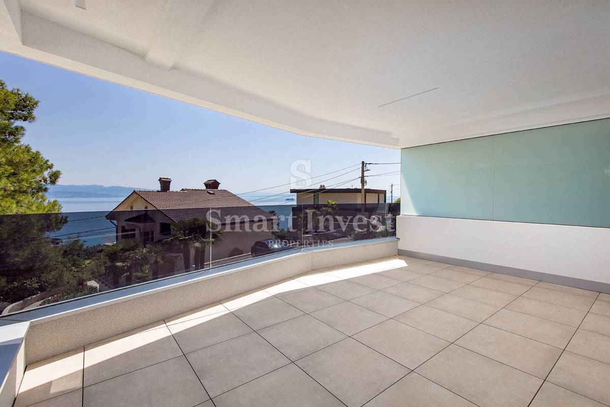 ABBAZIA, appartamento trilocale con vista mare e piscina comune