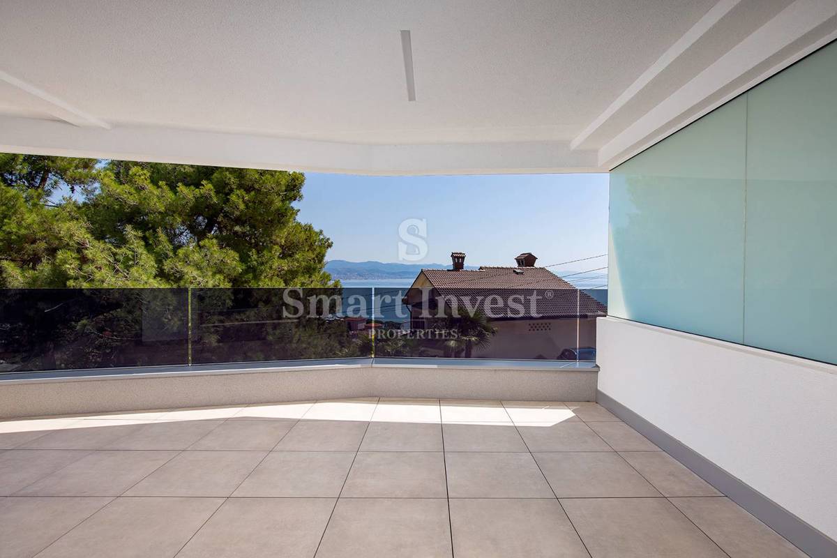 ABBAZIA, appartamento trilocale con vista mare e piscina comune