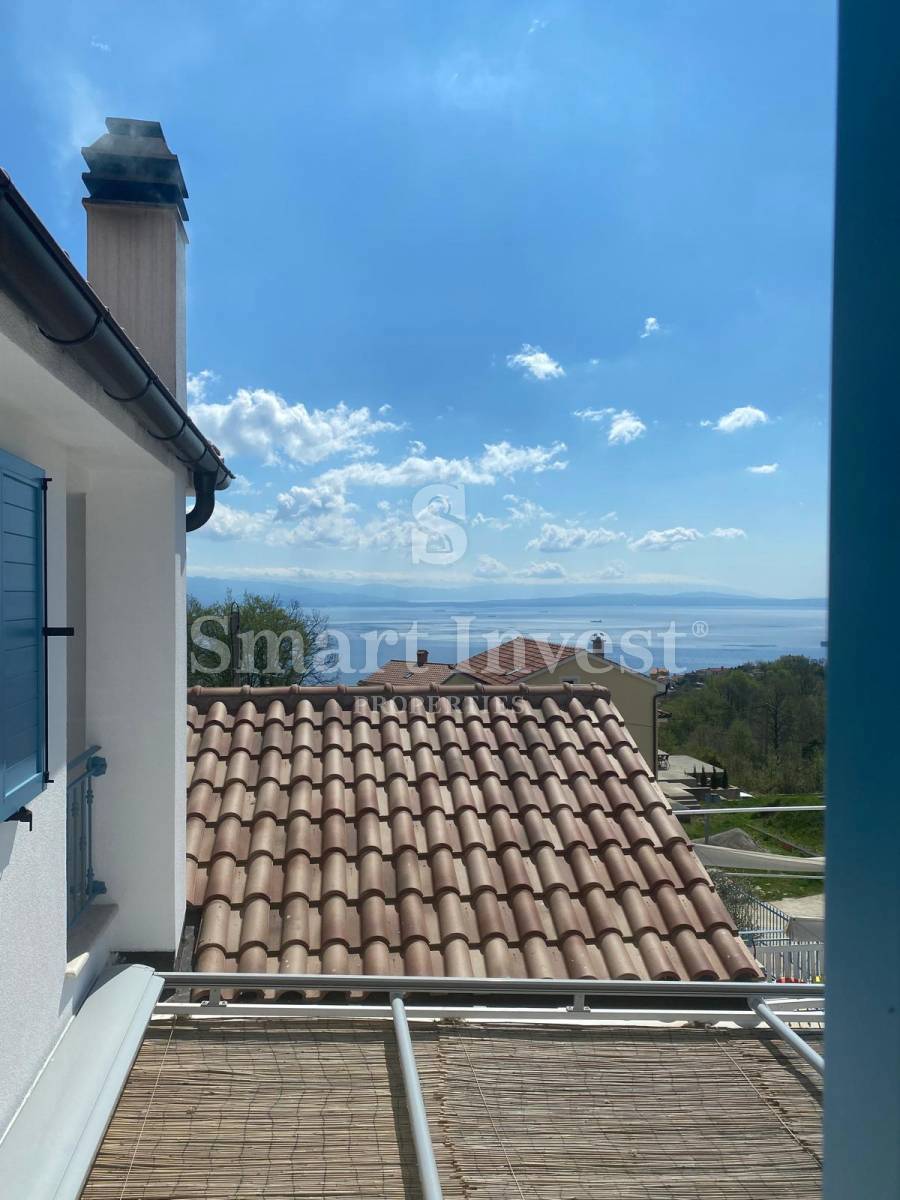 ABBAZIA - BREGI, casa confortevole con piscina e vista mare