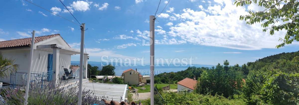 ABBAZIA - BREGI, casa confortevole con piscina e vista mare