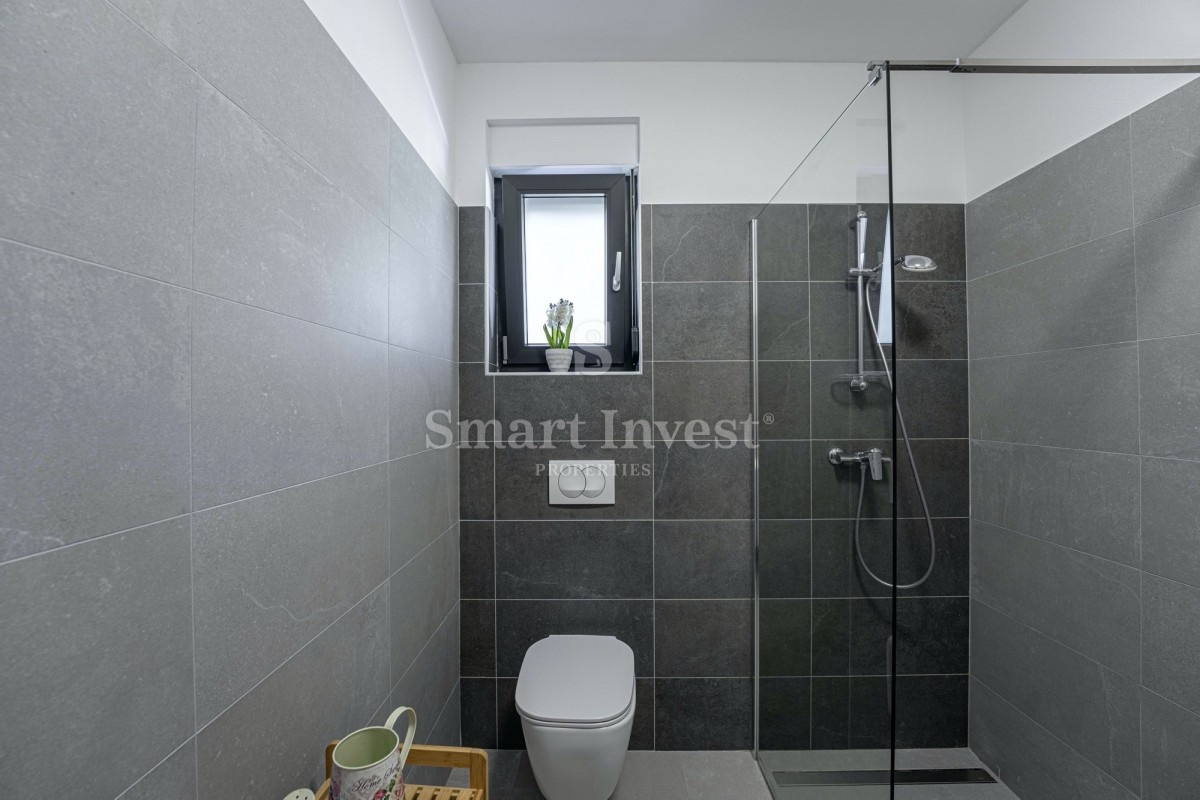 LABIN - RABAC, nuova villa moderna con piscina, a 7 km dal mare