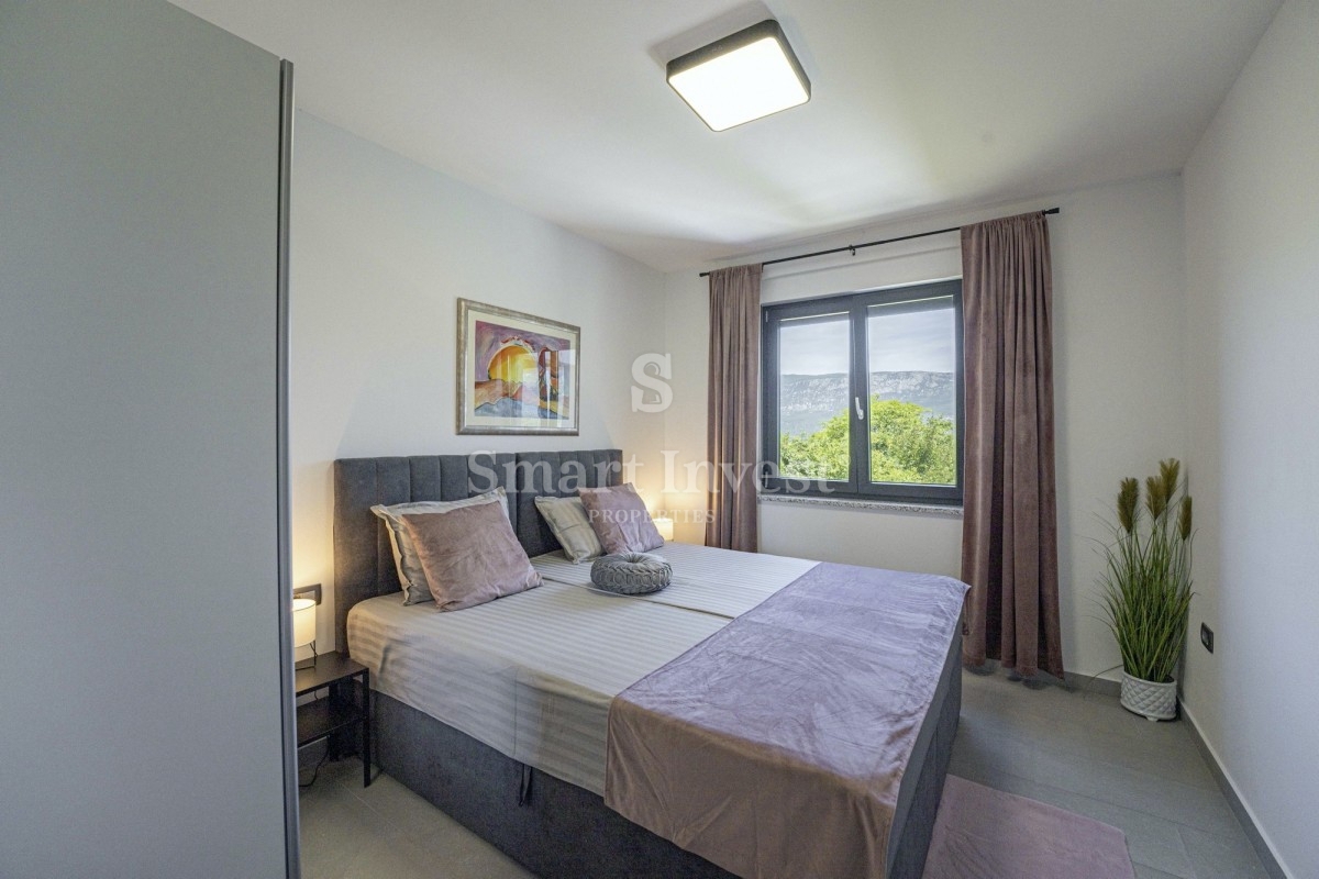 LABIN - RABAC, nuova villa moderna con piscina, a 7 km dal mare