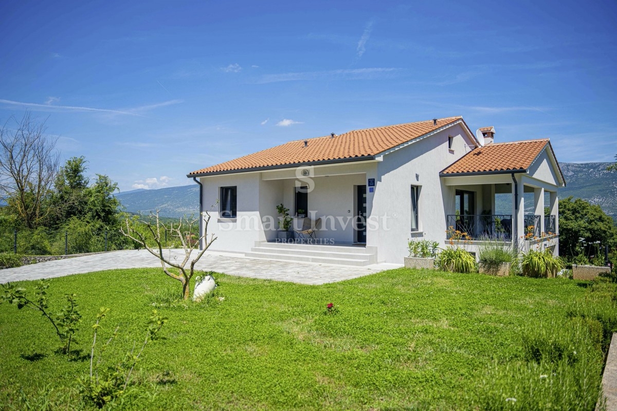 LABIN - RABAC, nuova villa moderna con piscina, a 7 km dal mare
