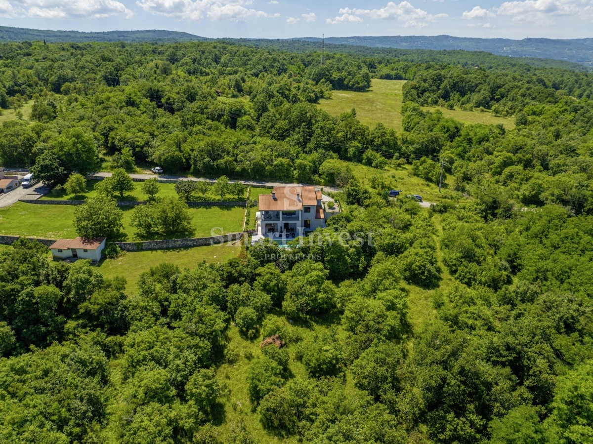 LABIN - RABAC, nuova villa moderna con piscina, a 7 km dal mare