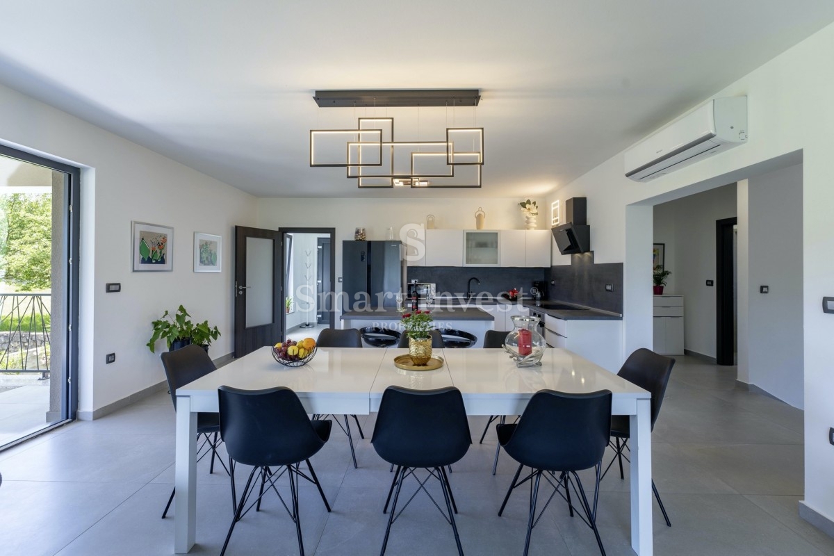 LABIN - RABAC, nuova villa moderna con piscina, a 7 km dal mare