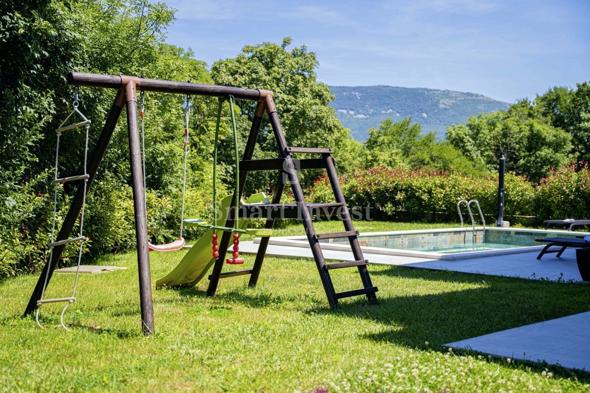LABIN - RABAC, nuova villa moderna con piscina, a 7 km dal mare