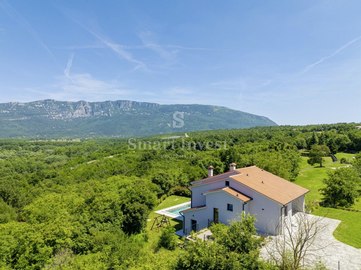 LABIN - RABAC, nuova villa moderna con piscina, a 7 km dal mare