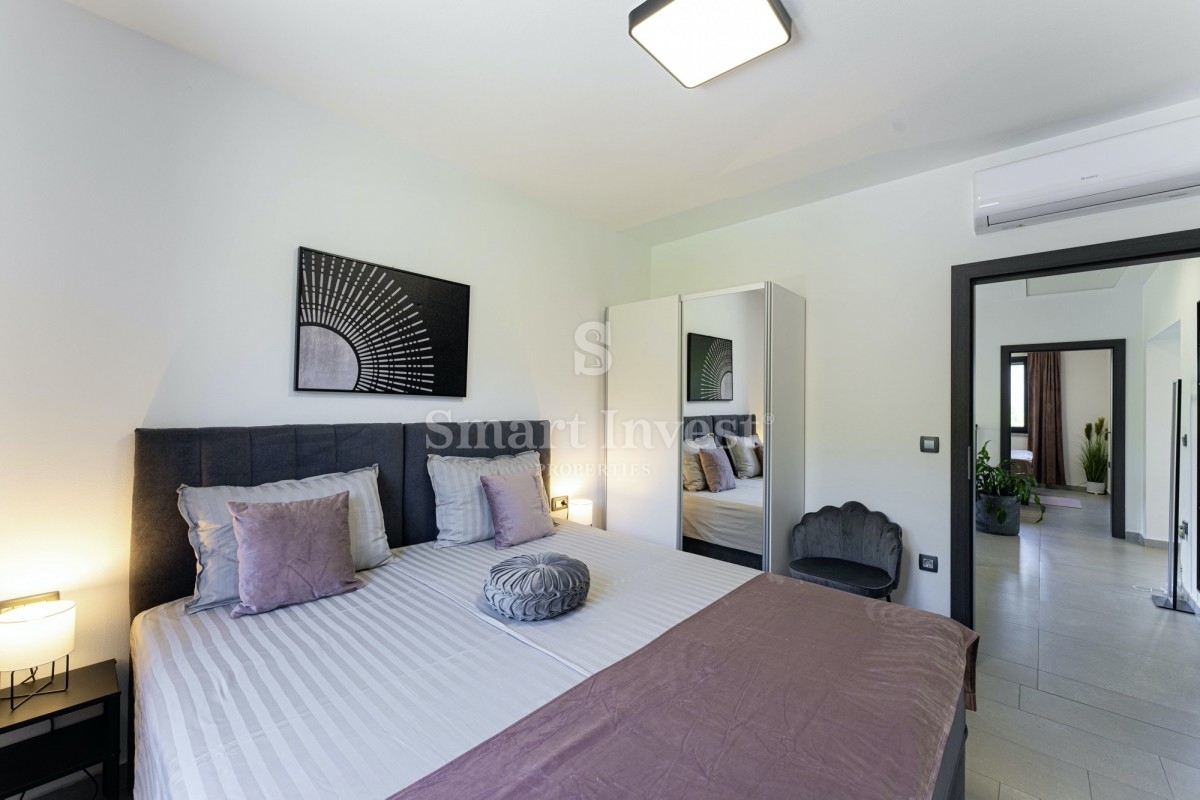 LABIN - RABAC, nuova villa moderna con piscina, a 7 km dal mare