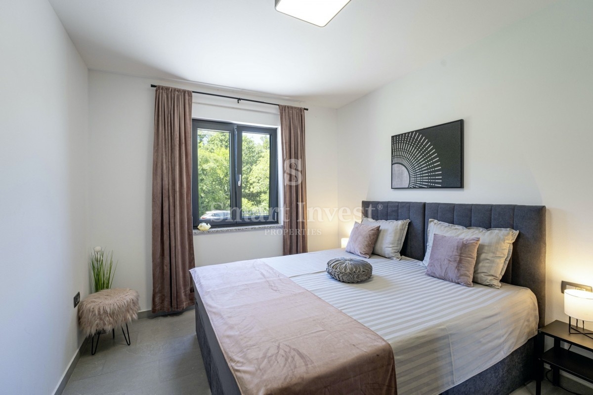 LABIN - RABAC, nuova villa moderna con piscina, a 7 km dal mare