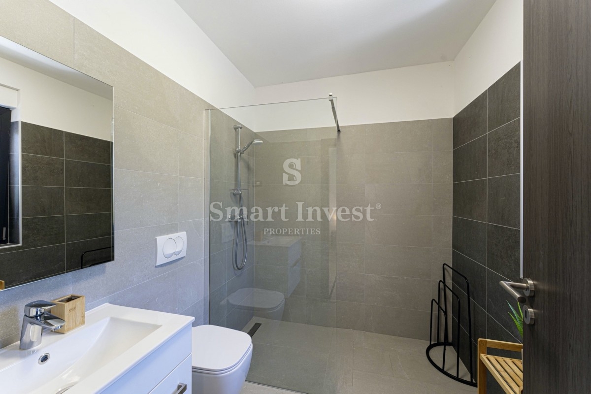 LABIN - RABAC, nuova villa moderna con piscina, a 7 km dal mare