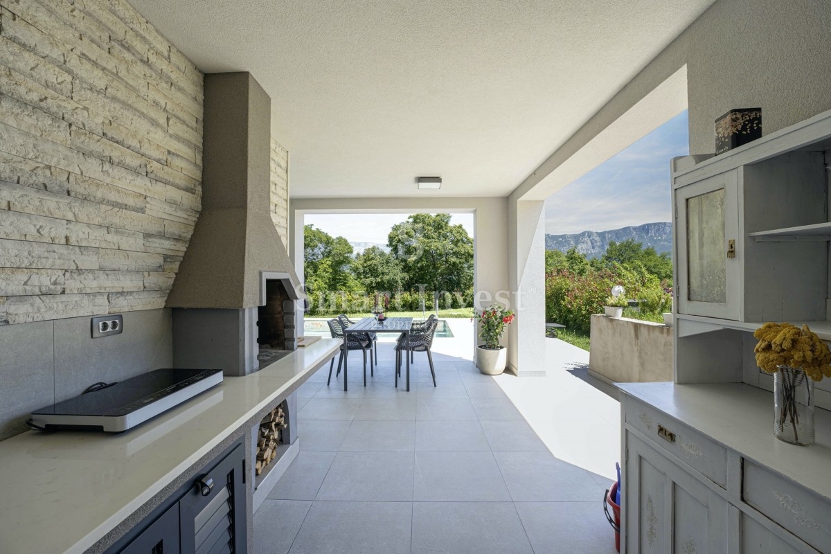 LABIN - RABAC, nuova villa moderna con piscina, a 7 km dal mare