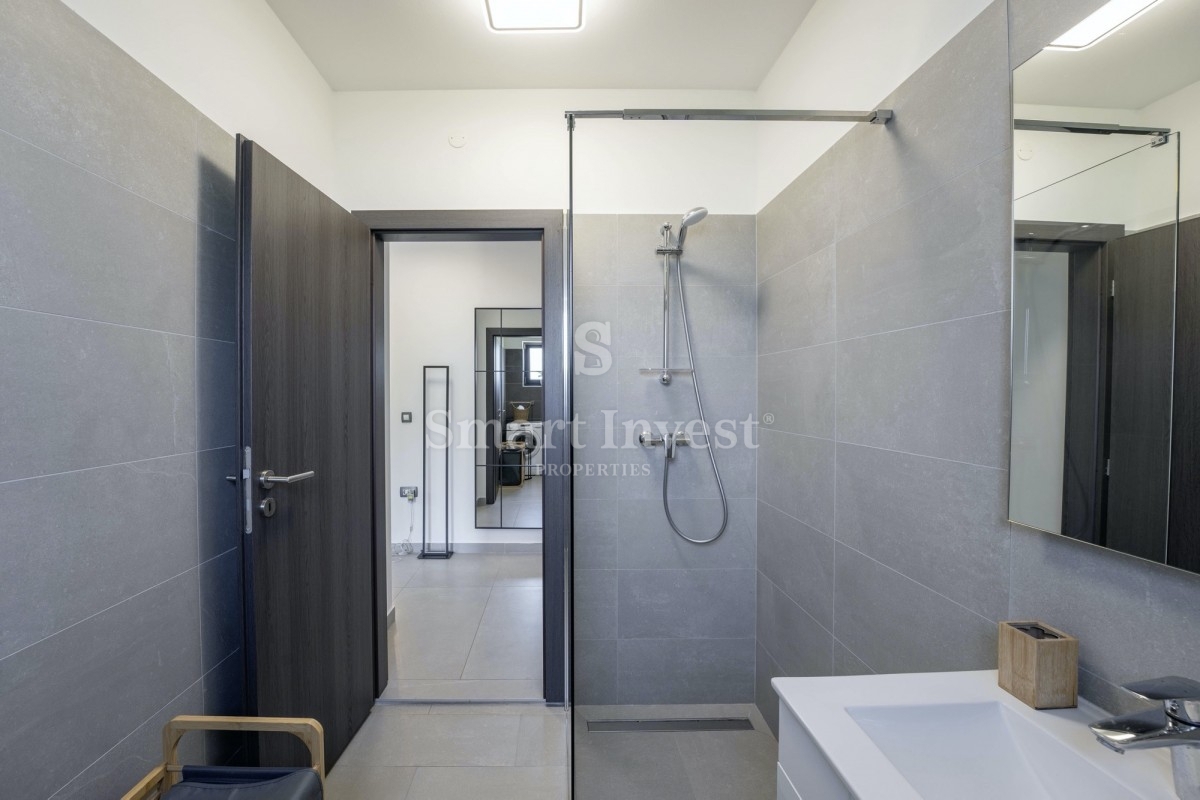 LABIN - RABAC, nuova villa moderna con piscina, a 7 km dal mare