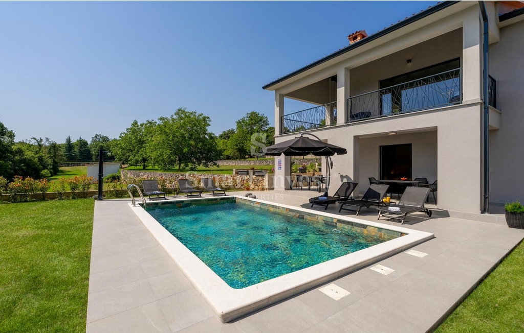 LABIN - RABAC, nuova villa moderna con piscina, a 7 km dal mare