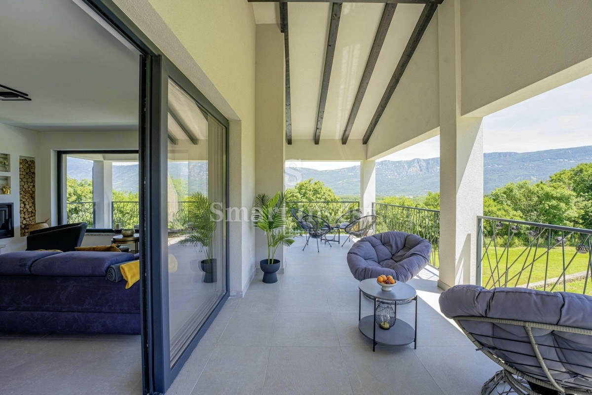 LABIN - RABAC, nuova villa moderna con piscina, a 7 km dal mare