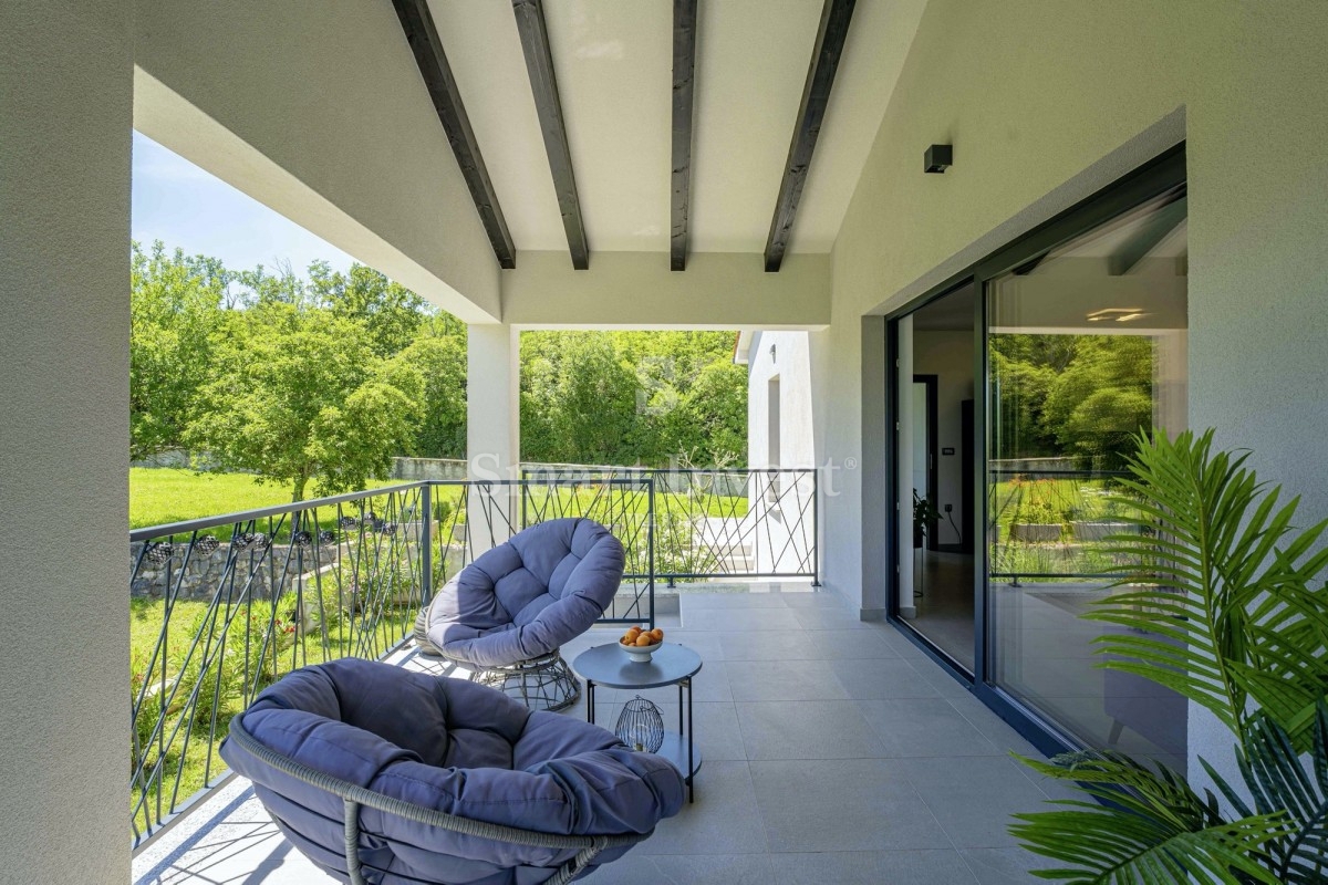 LABIN - RABAC, nuova villa moderna con piscina, a 7 km dal mare