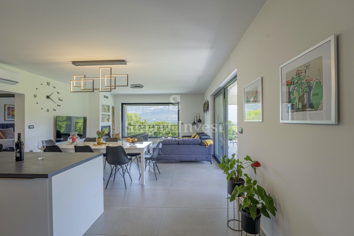 LABIN - RABAC, nuova villa moderna con piscina, a 7 km dal mare