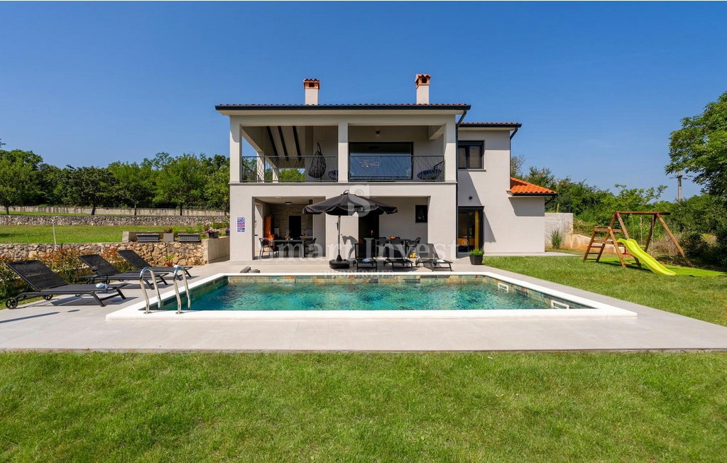 LABIN - RABAC, nuova villa moderna con piscina, a 7 km dal mare