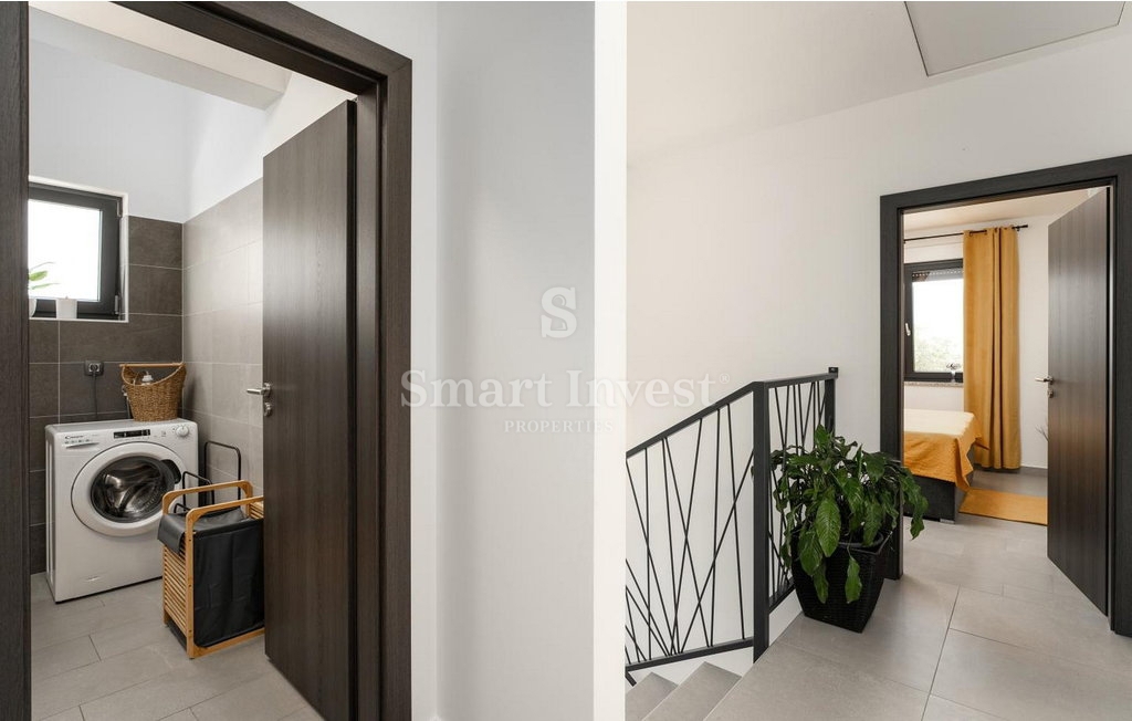 LABIN - RABAC, nuova villa moderna con piscina, a 7 km dal mare