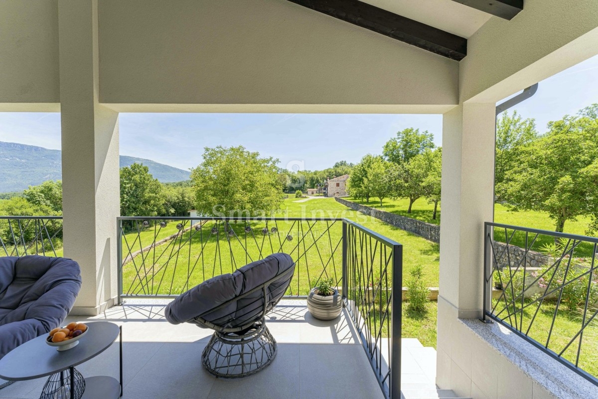 LABIN - RABAC, nuova villa moderna con piscina, a 7 km dal mare