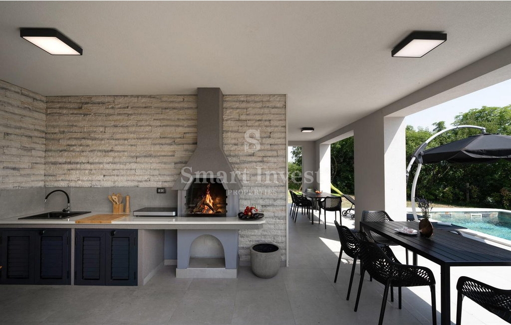 LABIN - RABAC, nuova villa moderna con piscina, a 7 km dal mare