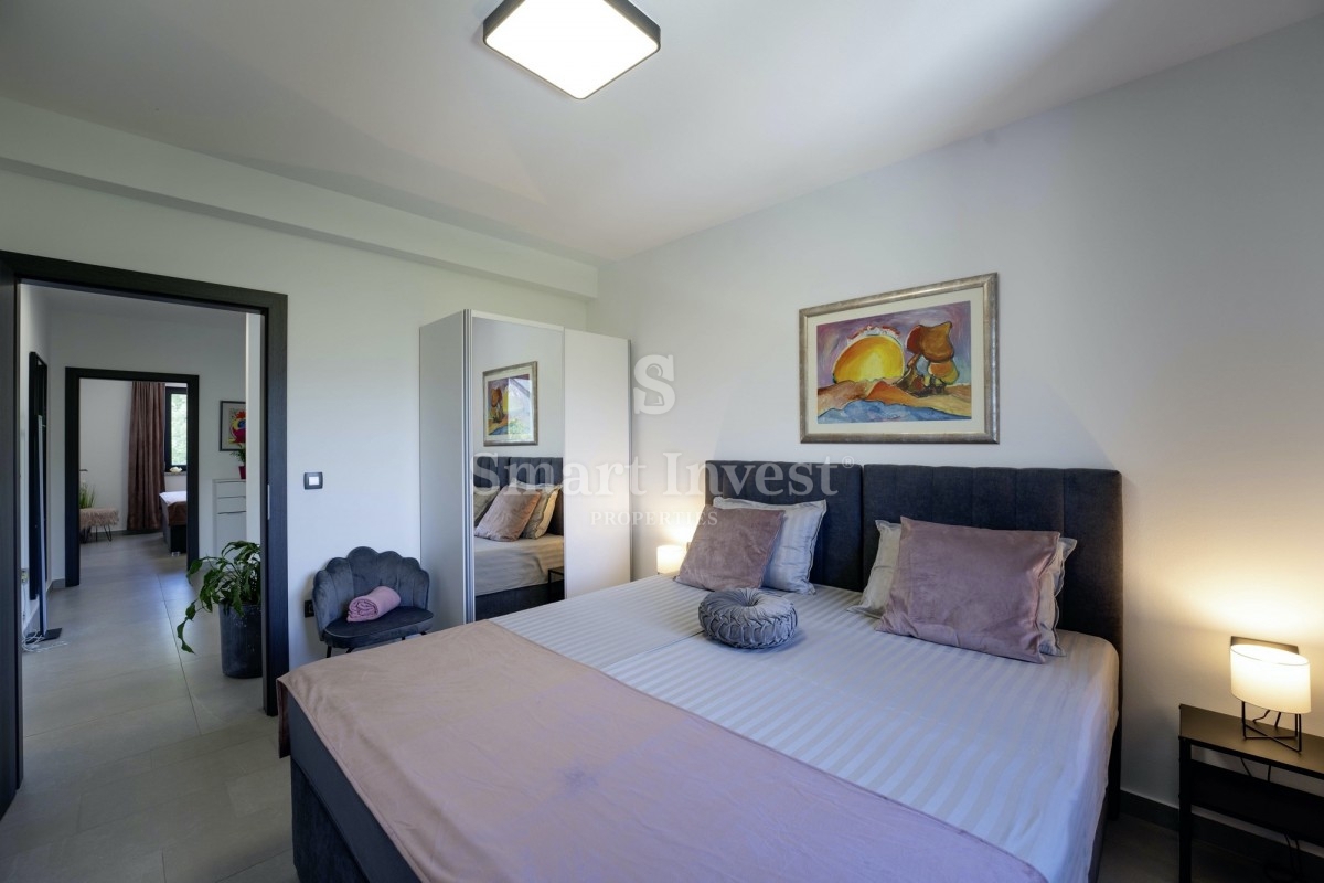 LABIN - RABAC, nuova villa moderna con piscina, a 7 km dal mare