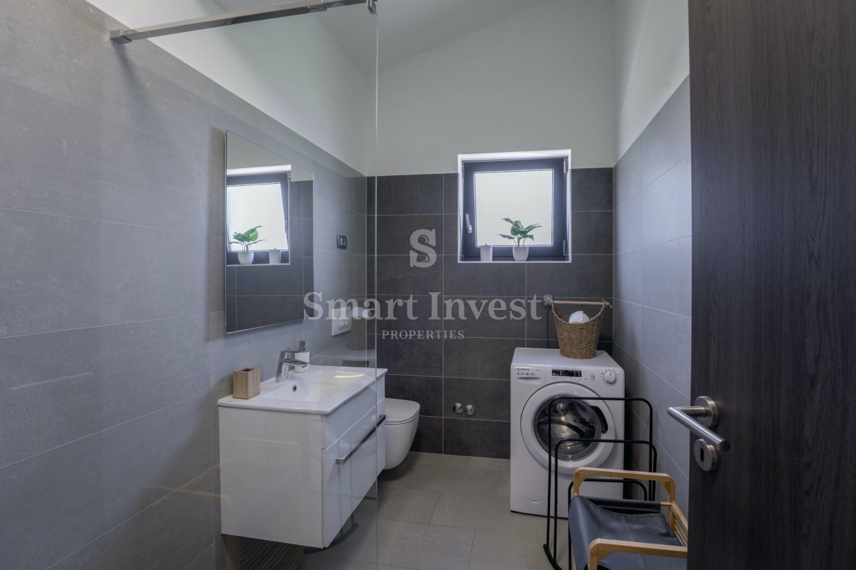 LABIN - RABAC, nuova villa moderna con piscina, a 7 km dal mare