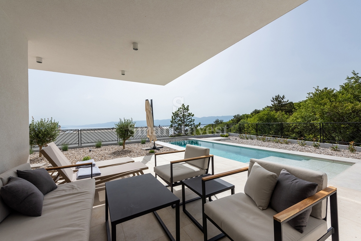 KOSTRENA, villa bifamiliare con piscina e vista mare